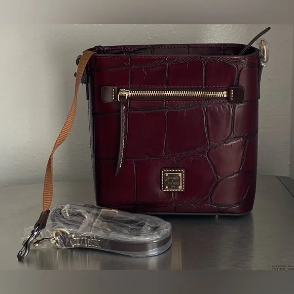 NWT…DOONEY AND BURKE CROC EMBOSSED LEATHER CROSSBODY HANDBAG IN BORDEAUX - Picture 1 of 14